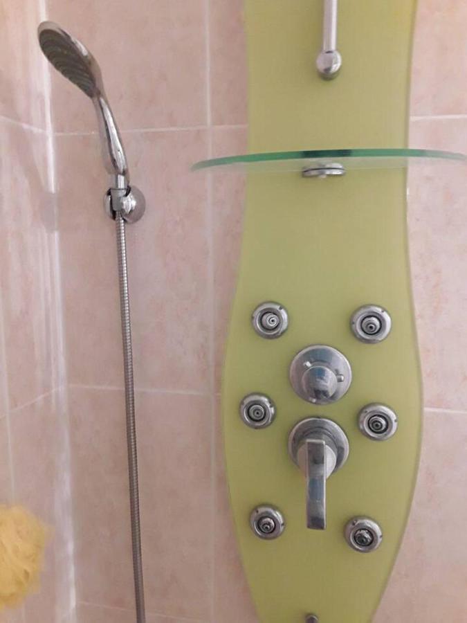 2-Bed Apartment - Sleeps 3 - Parking - Near 阿尔沃斯 外观 照片